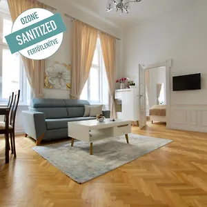 creative-apartment-havas-street-3.inbudapesthotels.com/